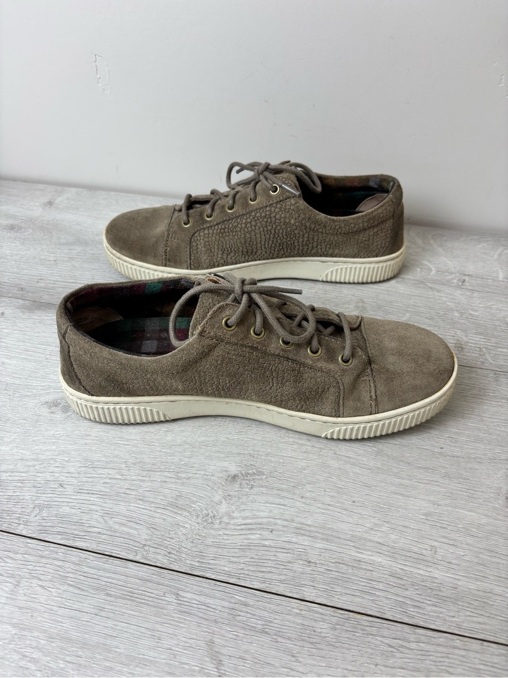 Born Tamara Suede Lace-Up Sneakers Taupe Textured Leather Side Zip Women’s 8.5M - Picture 6 of 10